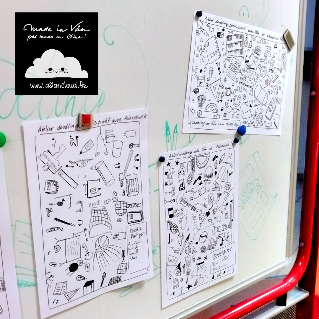 Pages de doodling réalisées par les éléves du collège de Saint-Amamnd-les-eaux en Mai 2022. Dessins en noir et blanc d'objets de la vie scolaire réunis sur des pages A4 et formant un motif qui grouille